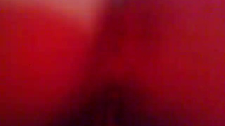 Привычно наблюдает как женушка шпилится с двумя