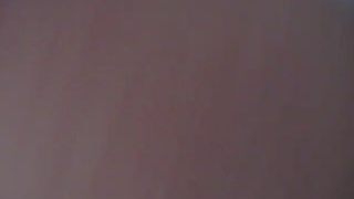 Двойное проникновение для молодой: мужик засовывает свой член в одну дырку и резиновый в другую