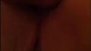 Благоверный помогает рукой