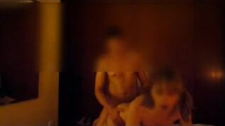 Любимая тихо стонет под знакомым