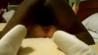 Белая женушка лежит под негром