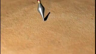 Подруги увлеклись писсингом на берегу моря