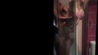 Русская сексвайф ебется в душе с любовником