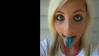 Лицо с большим черным членом, машет PMV с белой блондинкой-шлюшкой