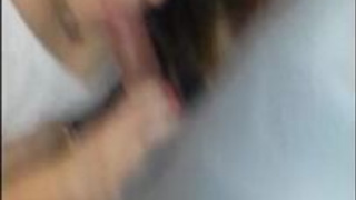 Баба отсасывает хуец брату благоверного перед сном в гостиной