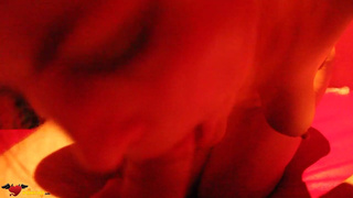 45 летняя сексвайф делает отсос другу благоверного в сауне пока он парится